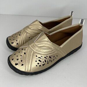 Gold Slip-On Floral Faux Leather Cut-Out Loafers Womens Size 8.5 Casual Flats